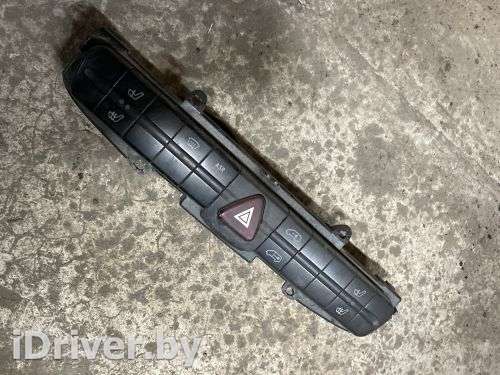 Кнопка аварийки Mercedes Sprinter W906 2013г.  - Фото 1