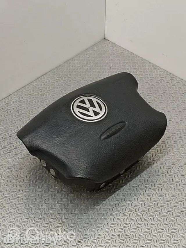 Подушка безопасности водителя Volkswagen Golf 4 1999г. 111205100 , artTDR15955 - Фото 1
