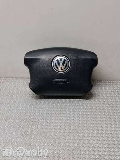 Подушка безопасности водителя Volkswagen Golf 4 2001г. 3b0880201an, 988670, 001rk0 , artTDR7627 - Фото 1