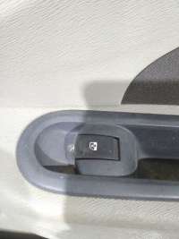  Кнопка стеклоподъемника переднего правого к Renault Twingo 2 Арт 4A2_22465