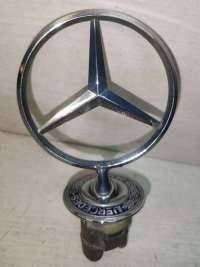 Эмблема Mercedes C W203 2003г.  - Фото 4