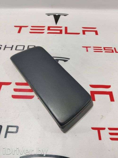 Пластик моторного отсека правый Tesla model S 2018г. 1046444-22-D,1024238-05-B,105730234 - Фото 1