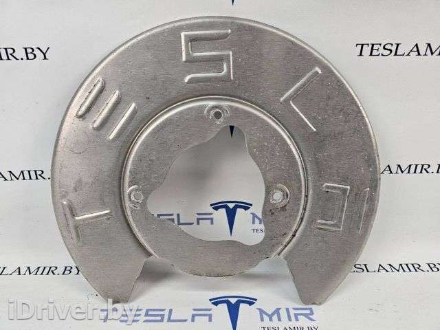 Кожух защитный тормозного диска задний левый Tesla model 3 2022г. 1044665-00 - Фото 1