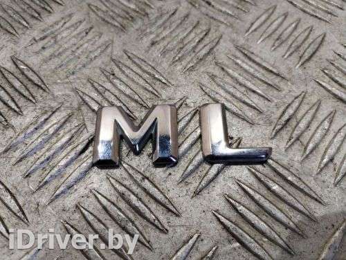 Эмблема Mercedes ML W163 2001г.  - Фото 1
