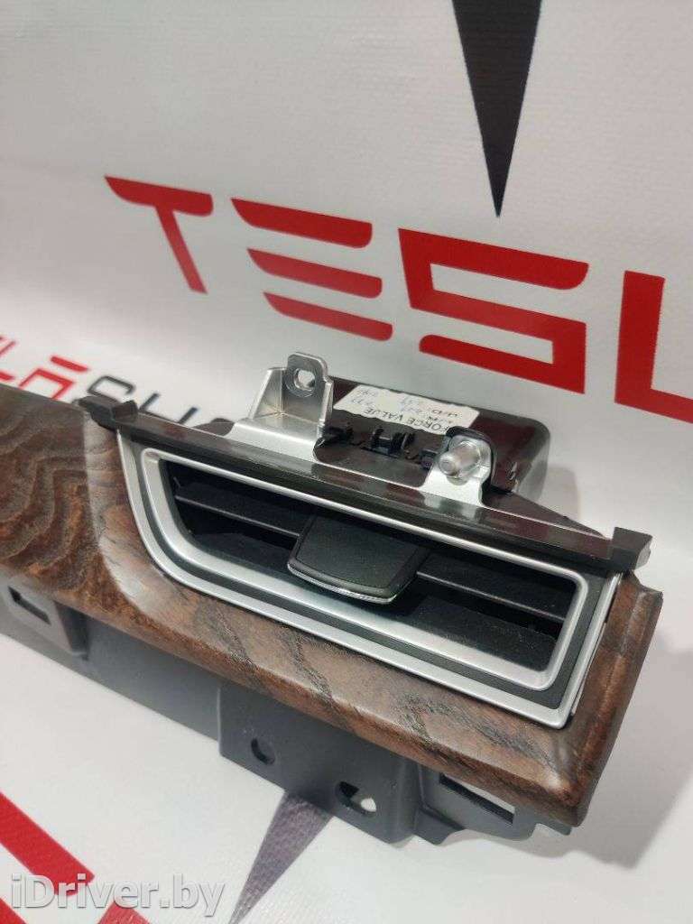 Накладка декоративная на торпедо Tesla model X 2018г. 1004518-09-I,1096880-00-A,1096879-00-A,1007821-00-D,1004518-00-I  - Фото 3