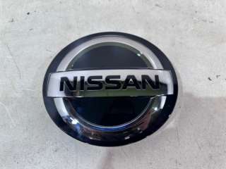Эмблема решетки радиатора Nissan Qashqai 2 2015г. 628896CA0A - Фото 4