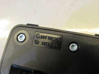 Кнопка открывания багажника Mercedes CLS C218 2013г. A2208211479 - Фото 3
