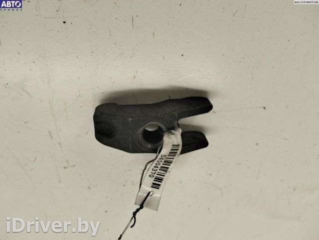 Скоба (кронштейн) крепления форсунки Volkswagen Bora 1999г. 028130206 - Фото 1