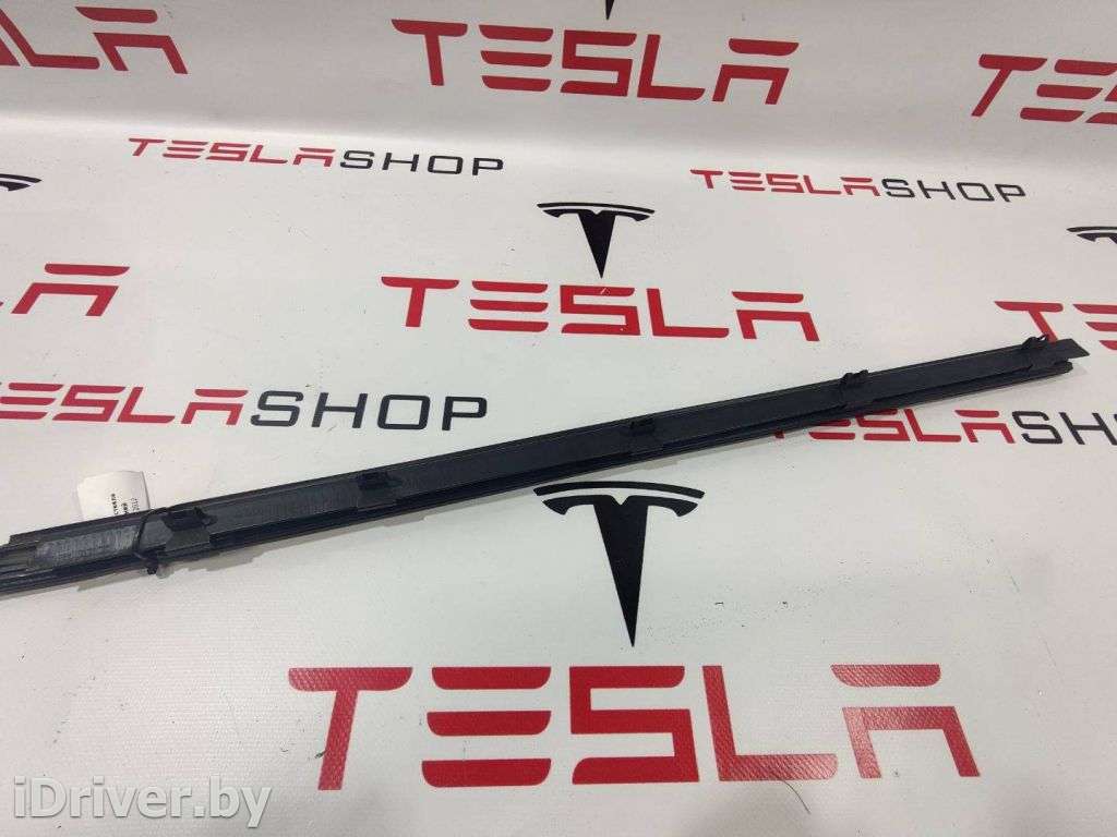 уплотнитель Tesla model S 2014г. 1038406-00-A  - Фото 2
