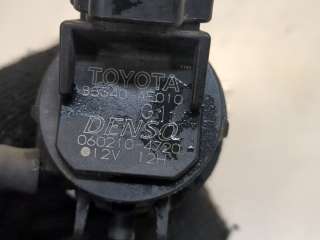 Насос (моторчик) омывателя стекла Toyota Sienna 2 2007г.  - Фото 2