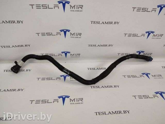 Патрубок радиатора передний Tesla model Y 2023г. 1504721-00 - Фото 1