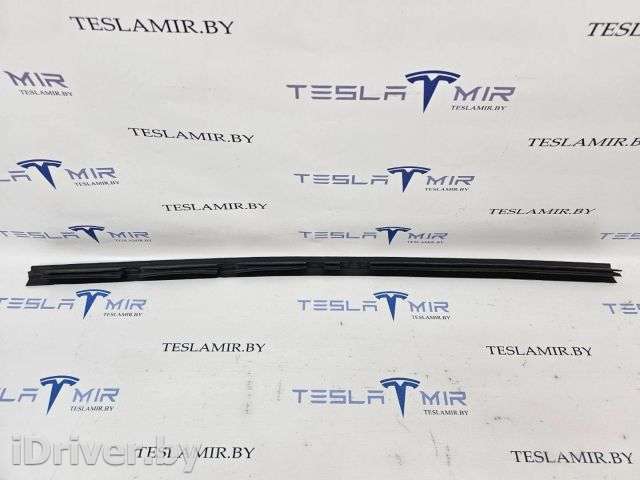 Уплотнитель люка задний Tesla model S 2014г. 1048886-00 - Фото 1