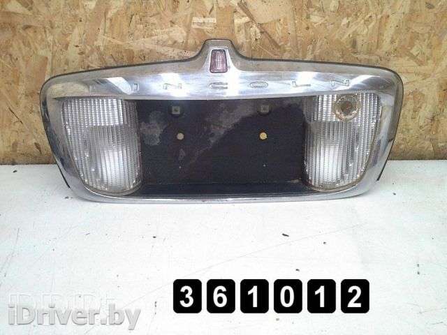 Накладка подсветки номера Lincoln Town Car 1998г. yw1317b389ab, defect, yw1317b389ab, defect , artMNT18428 - Фото 1