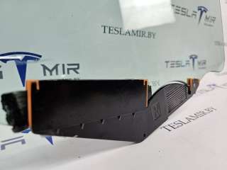 Стекло двери передней правой Tesla model Y 2021г. 1582617-01,1582617-00 - Фото 4