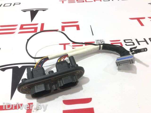 Разъем (фишка) проводки Tesla model S 2018г. 1041309-00-F,1042708-00-F - Фото 1
