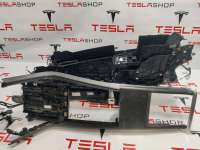 1614323-03-B,1564400-83-E Вещевой ящик центральной консоли к Tesla model S Арт 99448559