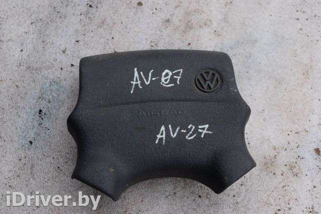 Подушка безопасности водителя Volkswagen Golf 3 1992г.  - Фото 1