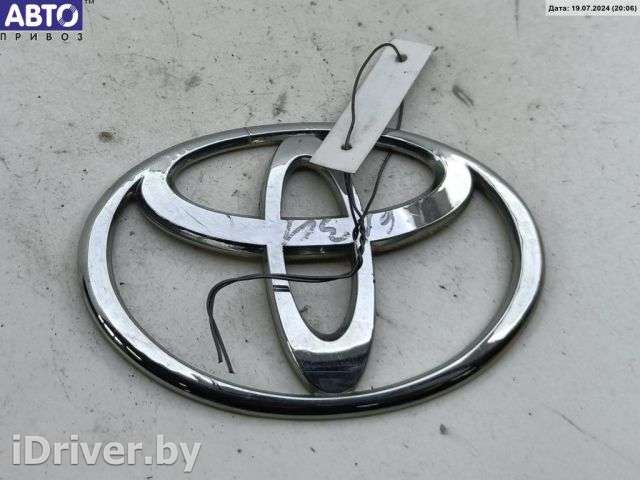 Эмблема Toyota Yaris 1 2001г.  - Фото 1