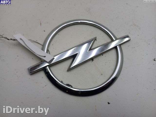 Эмблема Opel Vectra C 2003г. 313460100 - Фото 1