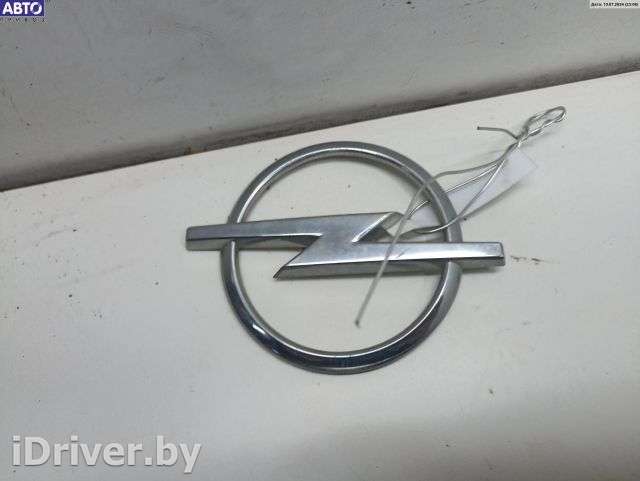 Эмблема Opel Zafira A 2003г.  - Фото 1