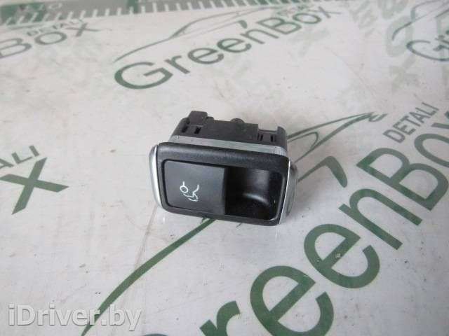 Кнопка открывания багажника Mercedes GLK X204 2013г. A2049058302 - Фото 1