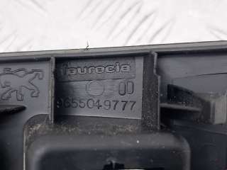 Кнопка открывания люка Peugeot 407 2007г.  - Фото 6