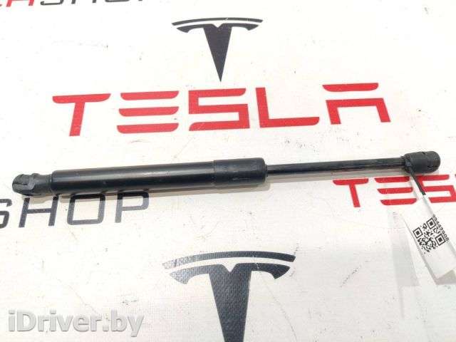Амортизатор крышки багажника (3-5 двери) Tesla model 3 2019г. 1091560-00-B - Фото 1