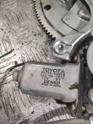 Стеклоподъемник электрический передний правый Toyota Picnic 1 2001г.  - Фото 4