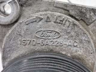 Натяжитель ремня генератора Ford Mondeo 3 2002г. 1371224, 15706A228AC - Фото 4