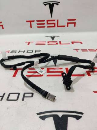 1624129-00-C Провод USB к Tesla model S Арт 9939349