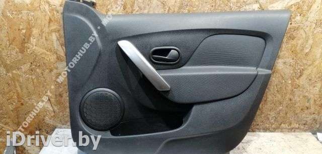 Обшивка двери передней правой (дверная карта) Renault Sandero 2 2014г.  - Фото 1