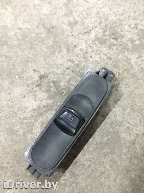 Кнопка стеклоподъемника переднего правого Mercedes Sprinter W906 2013г.  - Фото 1