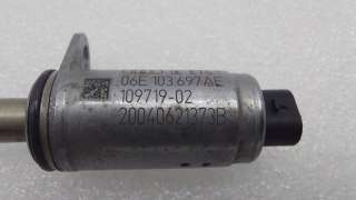 Клапан электромагнитный изменения фаз ГРМ Volkswagen Touareg 3 2020г. 06E103697AE - Фото 6