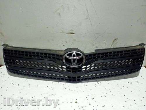 Решетка радиатора Toyota Corolla VERSO 1 2001г.  - Фото 1