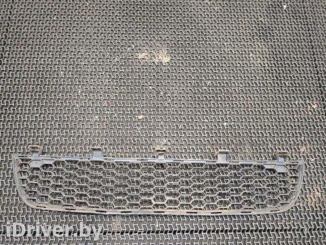 Заглушка (решетка) в бампер Mitsubishi L200 4 2010г. 6402A182 - Фото 1