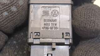 Кнопка (выключатель) Volkswagen Touareg 1 2007г.  - Фото 3