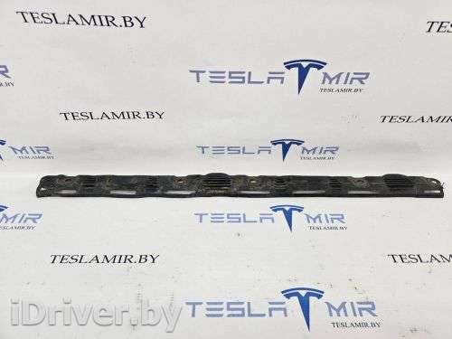 Накладка батареи высоковольтной боковая передняя Tesla model S 2014г. 1032384-00 - Фото 1