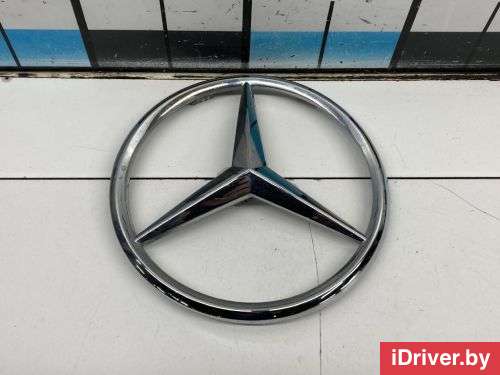 Эмблема Mercedes E W211 2004г. 2158880186 Mercedes Benz - Фото 1