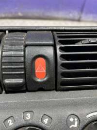 Кнопка аварийной сигнализации Opel Corsa B 1996г.  - Фото 3