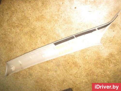 Накладка лобового стекла правая Ford Mondeo 2 1998г.  - Фото 1