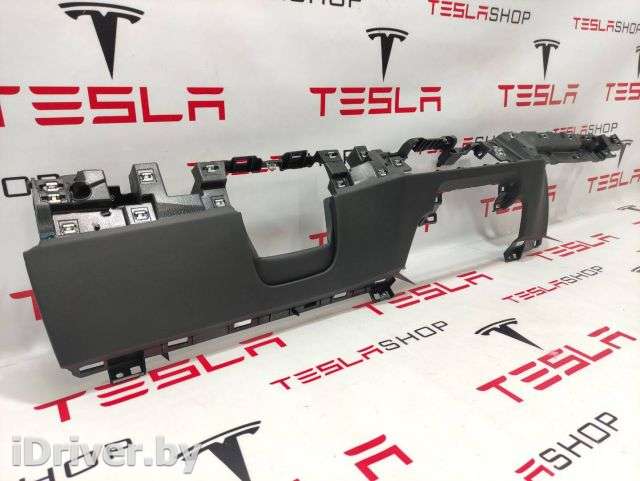 Накладка декоративная на торпедо Tesla model S 2022г. 1563008-00-E - Фото 1