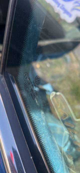Стекло кузовное боковое левое Volkswagen Jetta 7 2018г.  - Фото 2