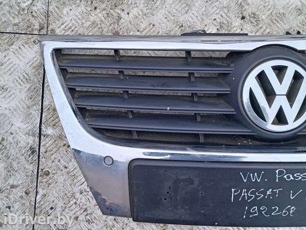Решетка радиатора Volkswagen Passat B6 2007г.   - Фото 2