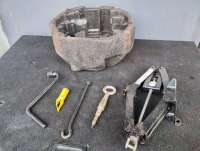  Ящик для инструментов (набор инструментов) к Peugeot 607 Арт L607-193