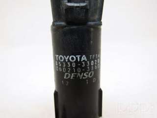 Насос (моторчик) омывателя стекла Toyota Avensis VERSO 2002г. 8533033020 , artRAM62718 - Фото 4