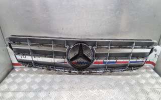 Решетка радиатора Mercedes C W204 2011г.  - Фото 3
