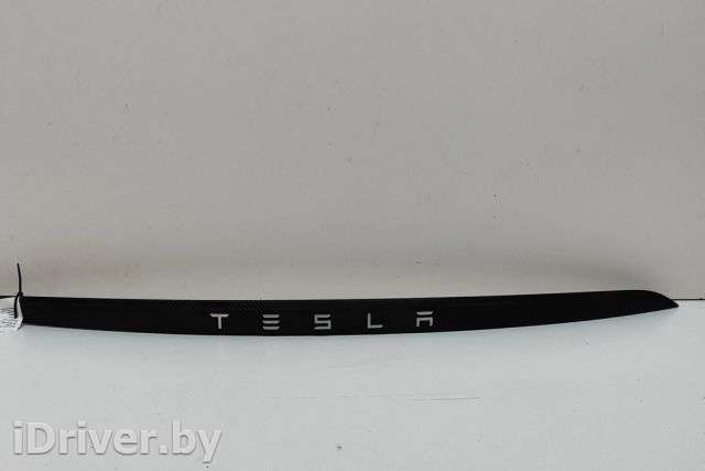 Накладка подсветки номера Tesla model X 2016г. 1035369-00-C , art10174155 - Фото 1