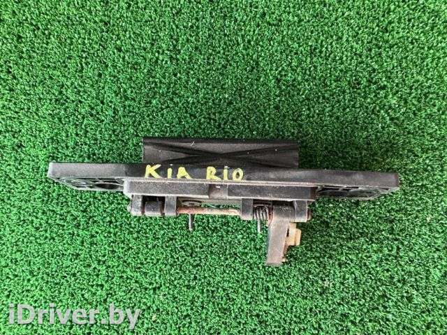 Ручка открывания багажника Kia Rio 1 2003г. Ok55262410 - Фото 1