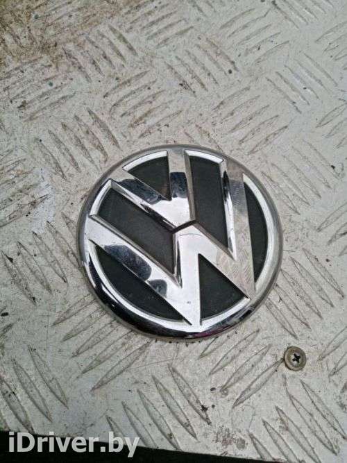 Эмблема Volkswagen Passat USA 2013г. 5C6853630 - Фото 1
