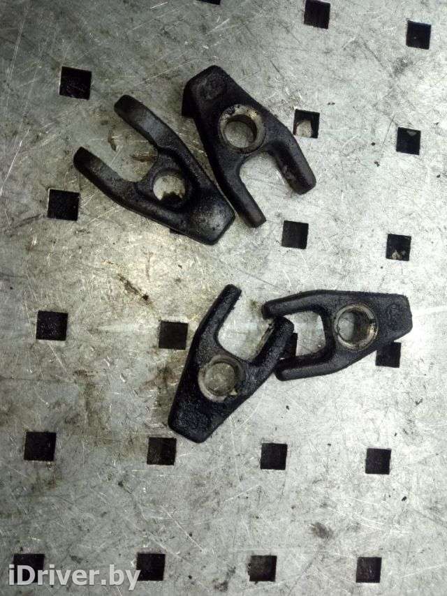 Скоба (кронштейн) крепления форсунки Renault Kangoo 1 2000г. 7701477646 - Фото 1